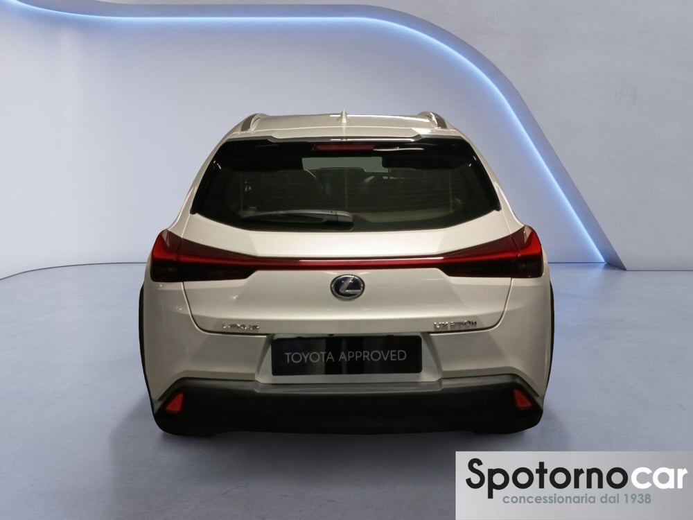 Lexus UX usata a Milano (4)