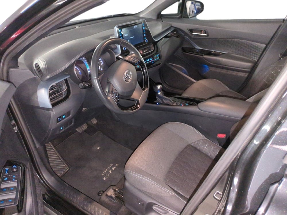 Toyota Toyota C-HR usata a Milano (11)