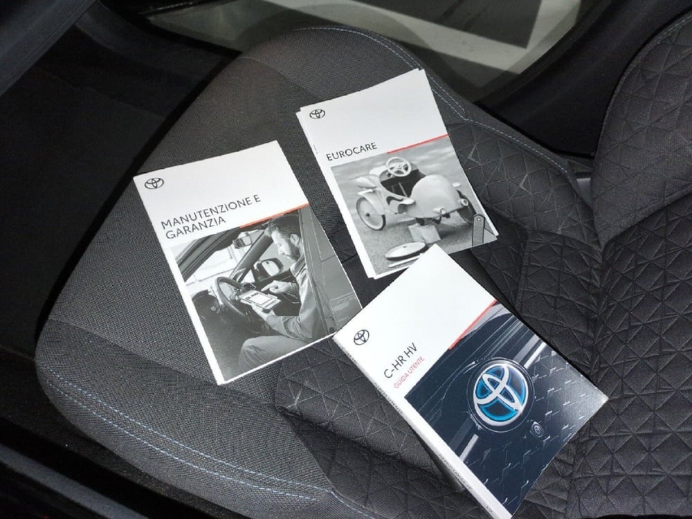 Toyota Toyota C-HR usata a Milano (18)