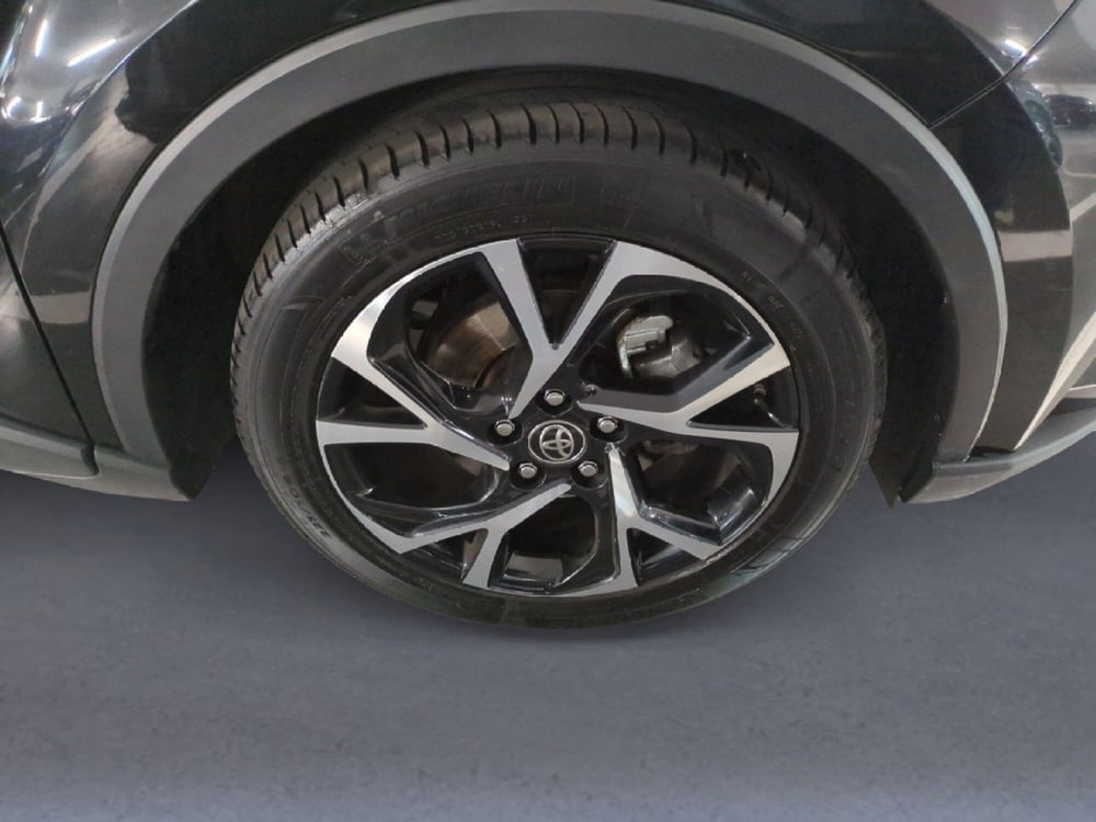 Toyota Toyota C-HR usata a Milano (9)