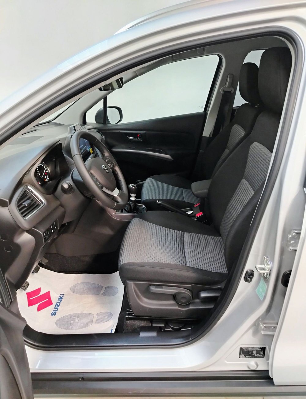 Suzuki S-Cross nuova a Rovigo (6)