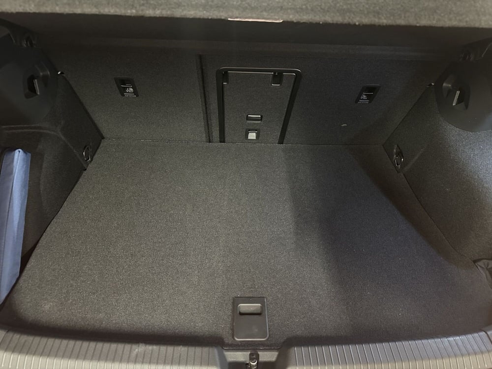 Volkswagen Golf nuova a Padova (14)