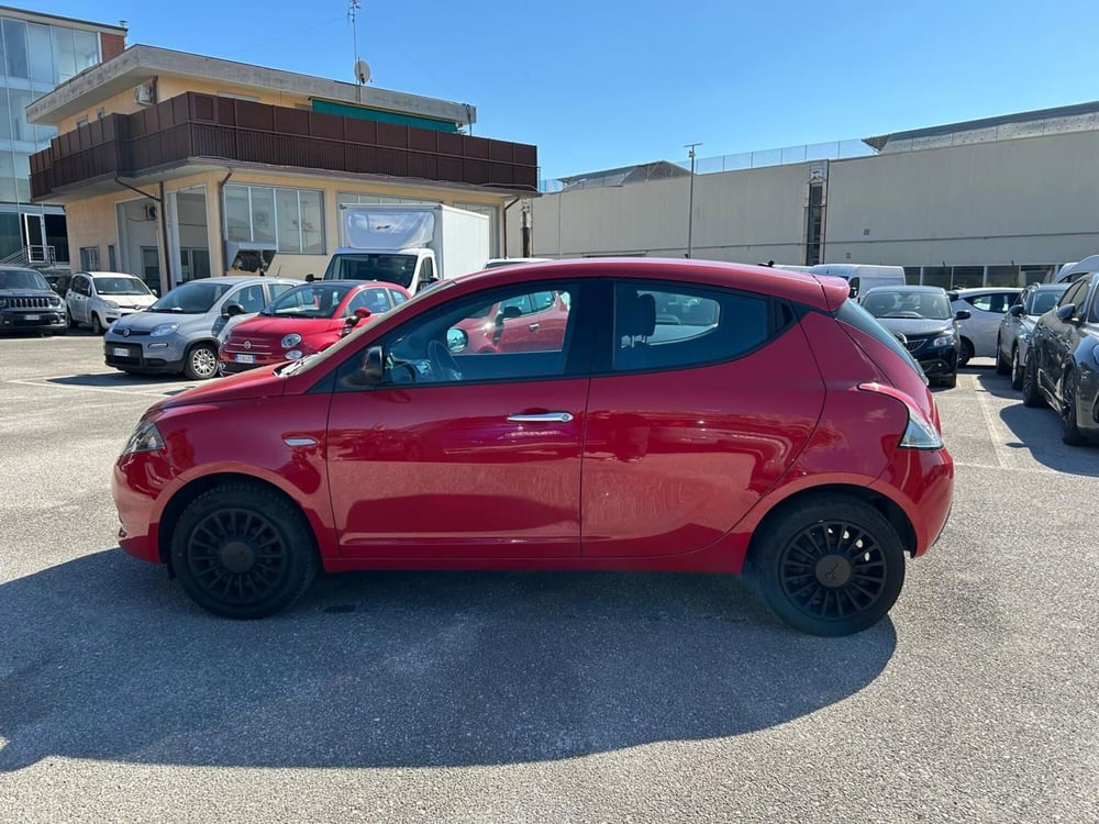 Lancia Ypsilon usata a Salerno (10)