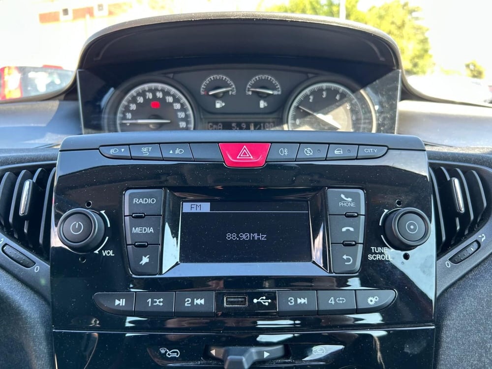 Lancia Ypsilon usata a Salerno (17)
