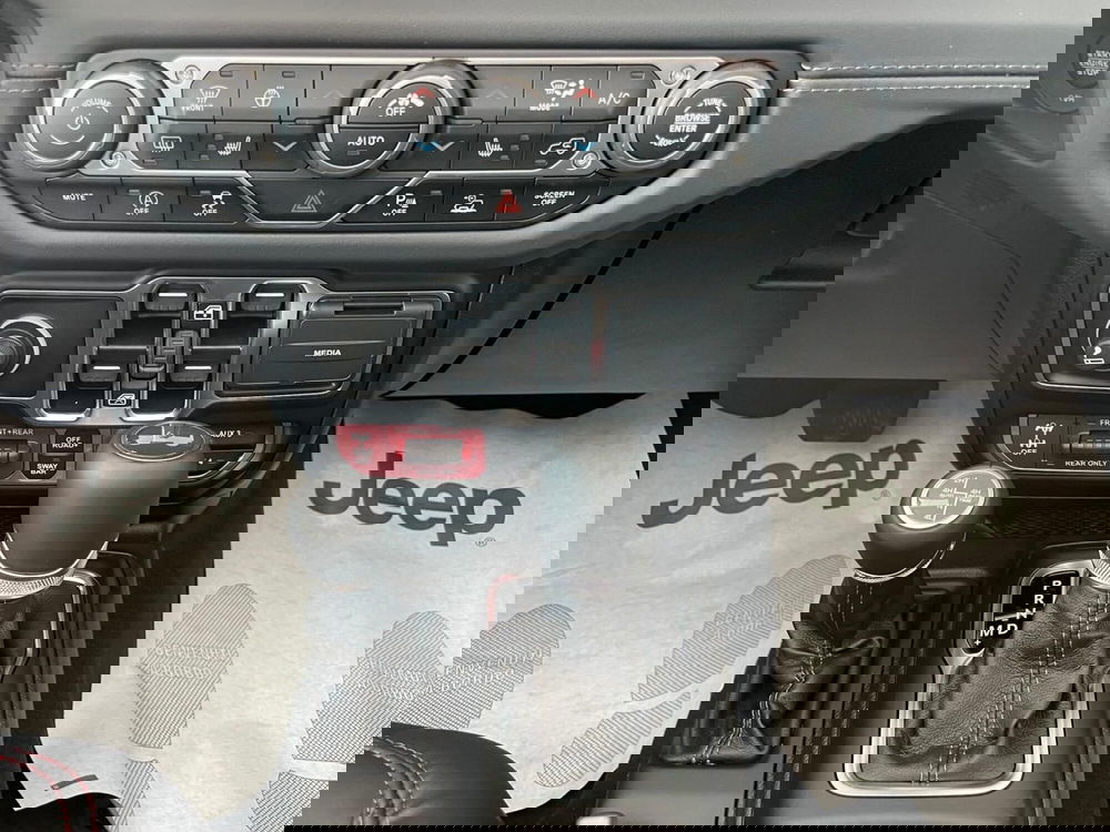 Jeep Wrangler Unlimited nuova a Ancona (14)