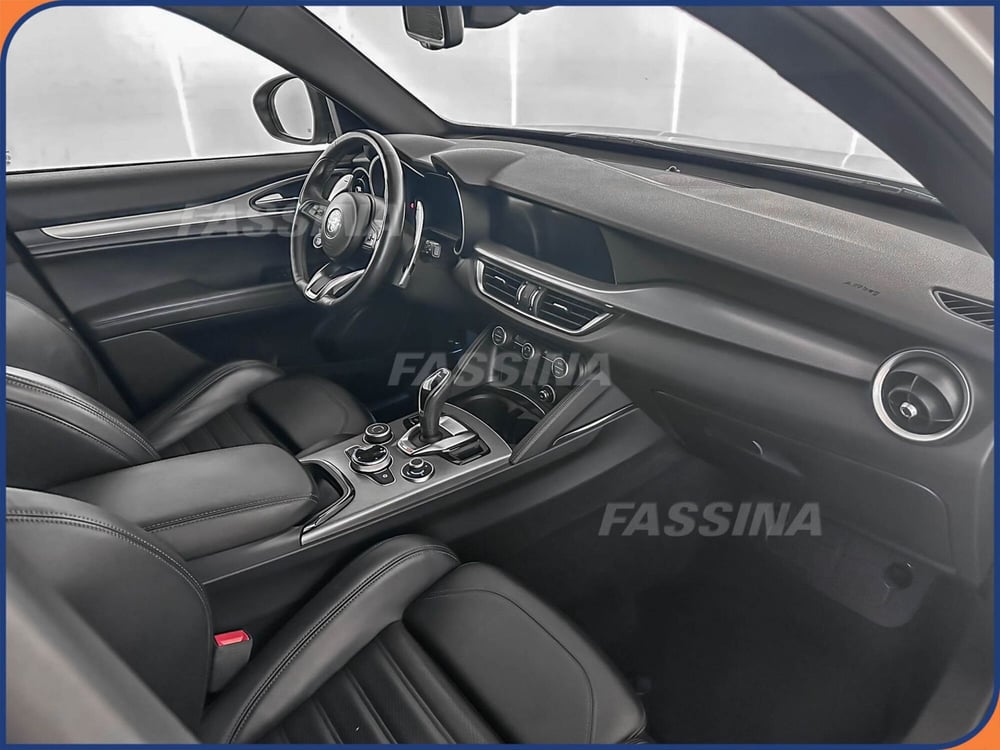 Alfa Romeo Stelvio usata a Milano (13)