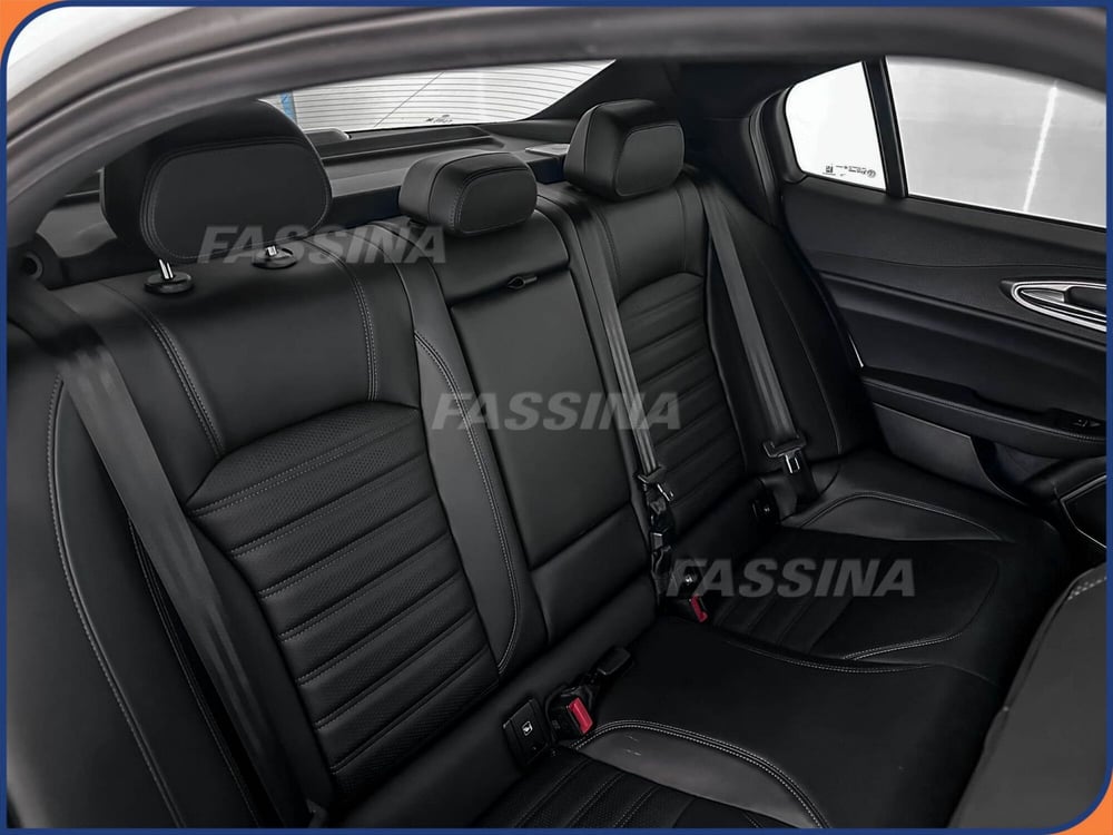 Alfa Romeo Giulia usata a Milano (11)