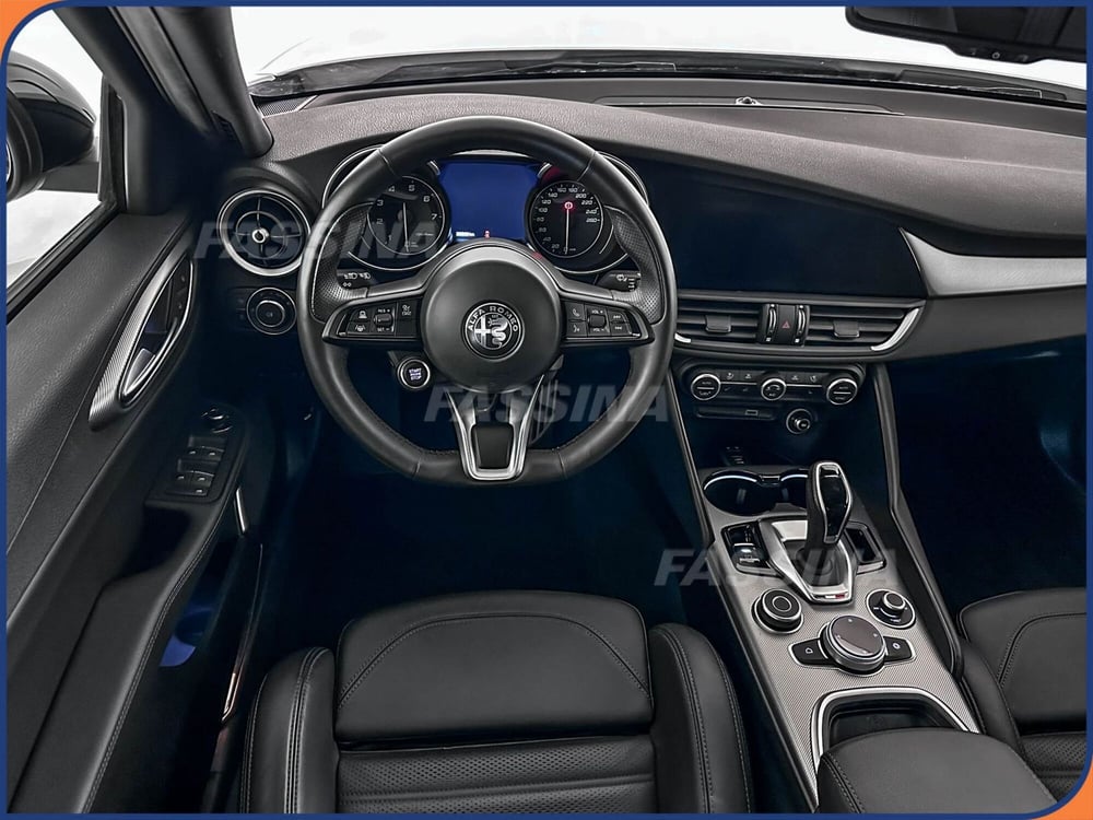 Alfa Romeo Giulia usata a Milano (9)