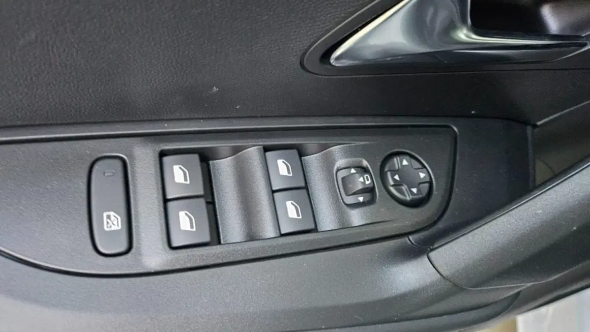 Peugeot 2008 nuova a Foggia (10)