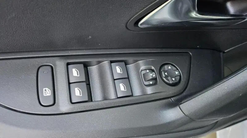 Peugeot 2008 nuova a Foggia (10)