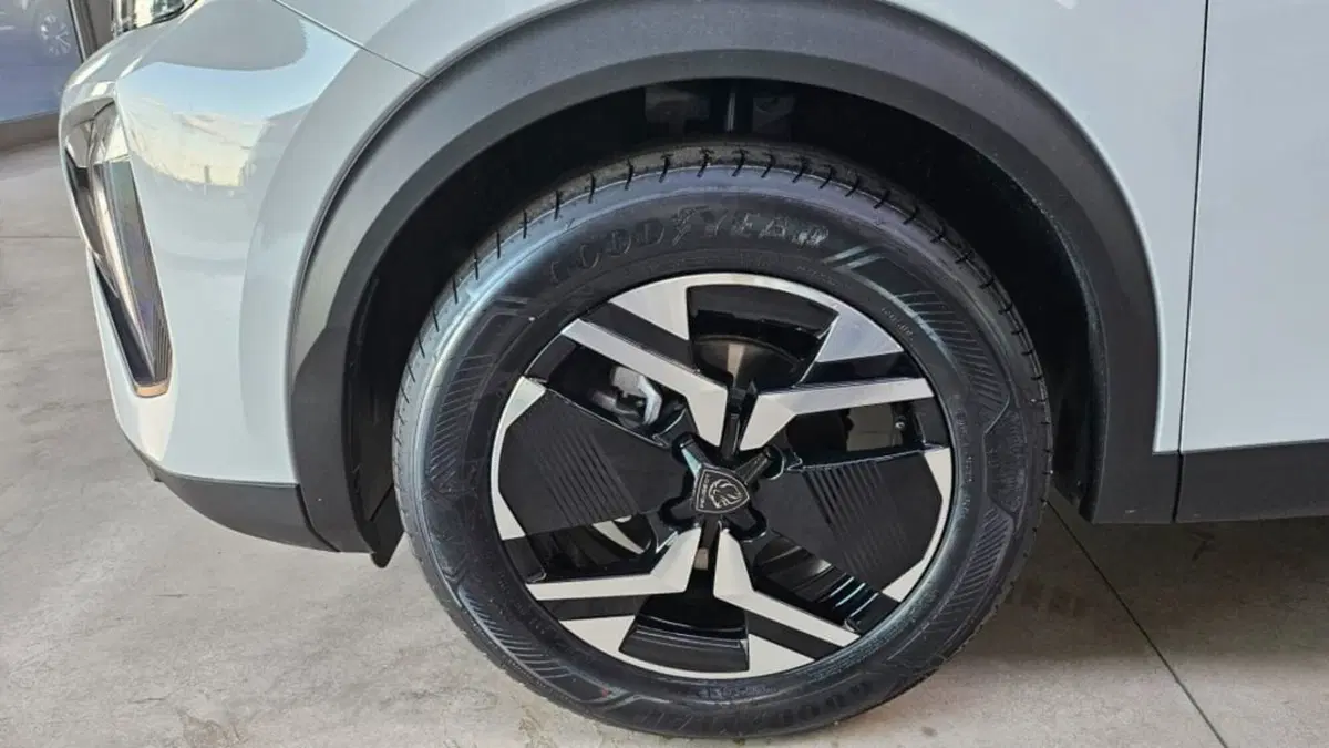 Peugeot 2008 nuova a Foggia (6)