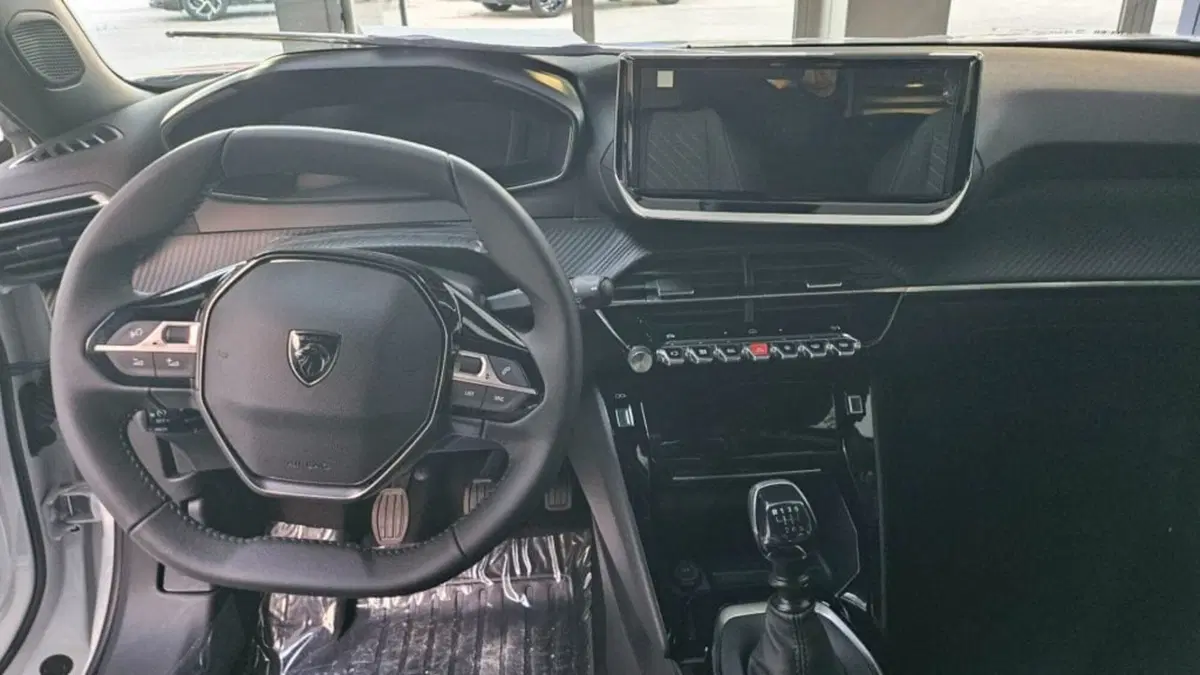 Peugeot 2008 nuova a Foggia (8)