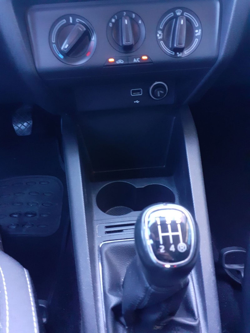 Skoda Fabia usata a Modena (15)