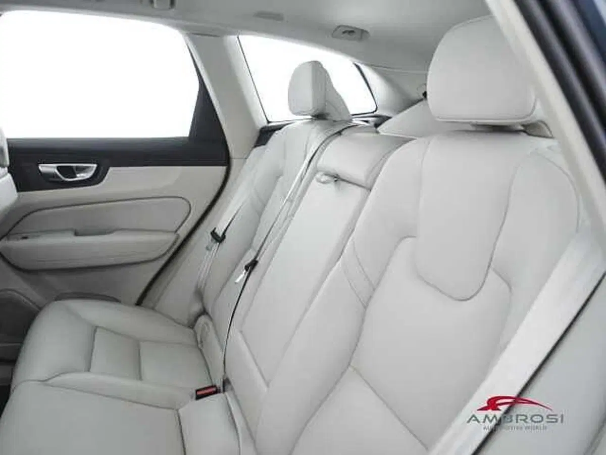 Volvo XC60 usata a Viterbo (10)