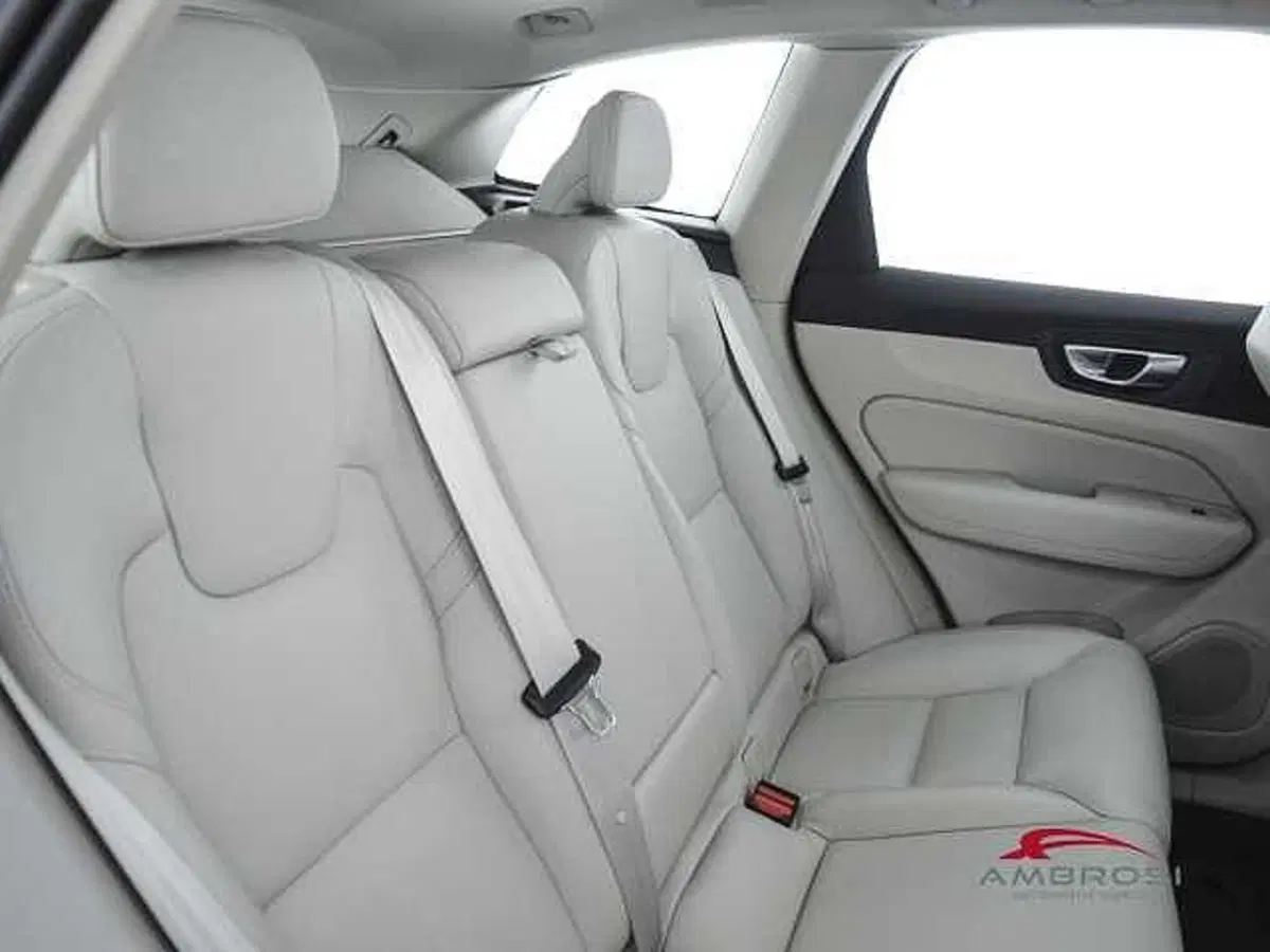 Volvo XC60 usata a Viterbo (11)