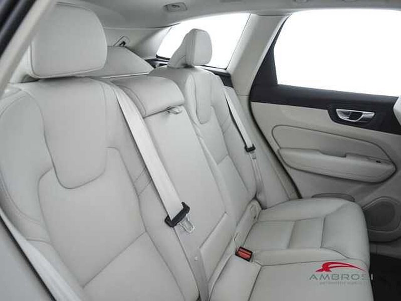 Volvo XC60 usata a Viterbo (11)