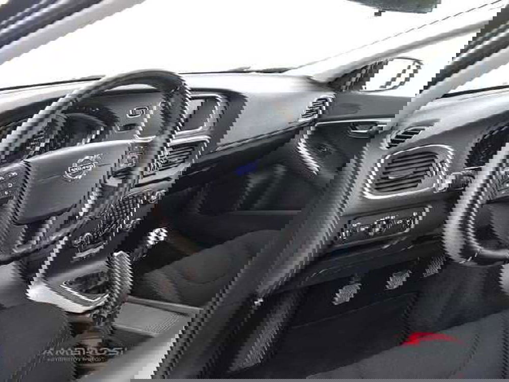 Volvo V40 Cross Country usata a Viterbo (8)