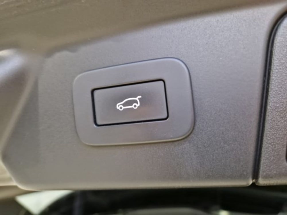 Land Rover Range Rover Velar usata a Livorno (20)