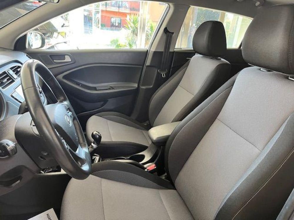 Hyundai i20 usata a Verbano Cusio Ossola (11)