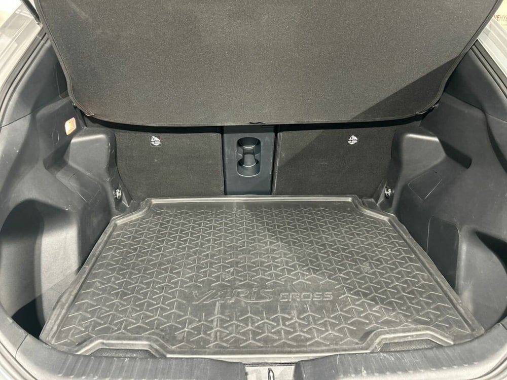 Toyota Yaris Cross usata a Lecco (13)