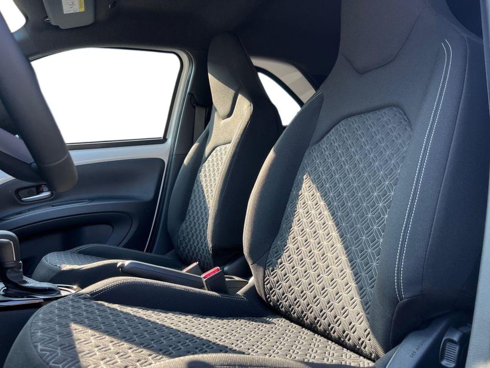 Toyota Aygo X nuova a Lecco (10)