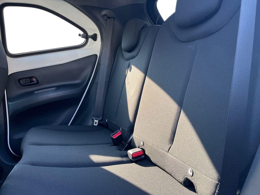 Toyota Aygo X nuova a Lecco (11)