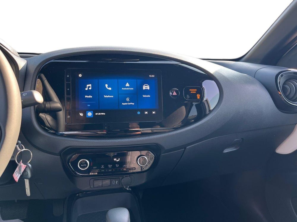 Toyota Aygo X nuova a Lecco (13)