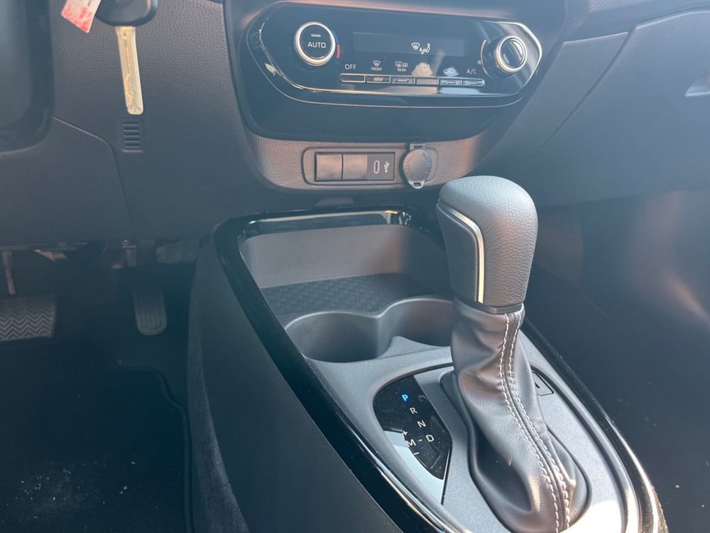 Toyota Aygo X nuova a Lecco (14)