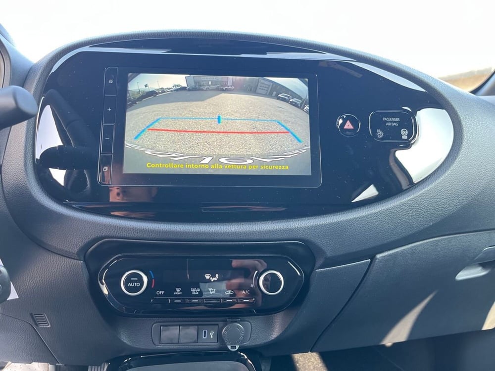 Toyota Aygo X nuova a Lecco (16)