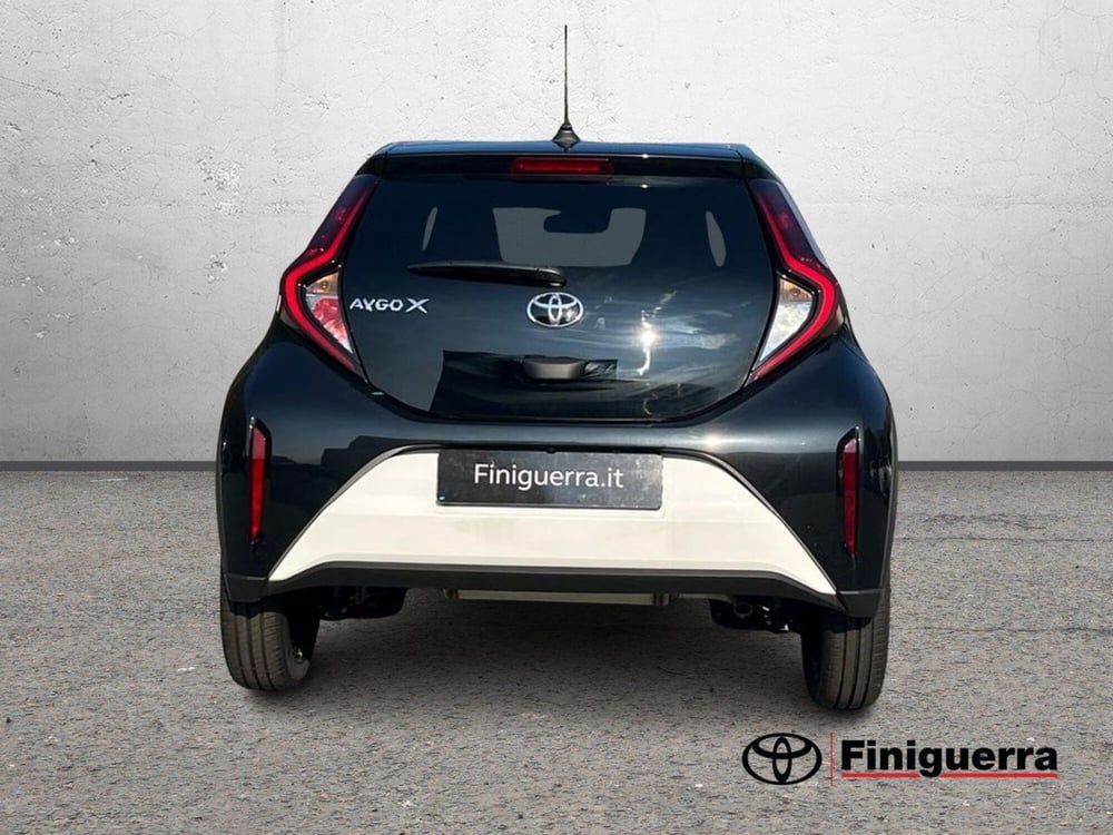 Toyota Aygo X nuova a Lecco (3)