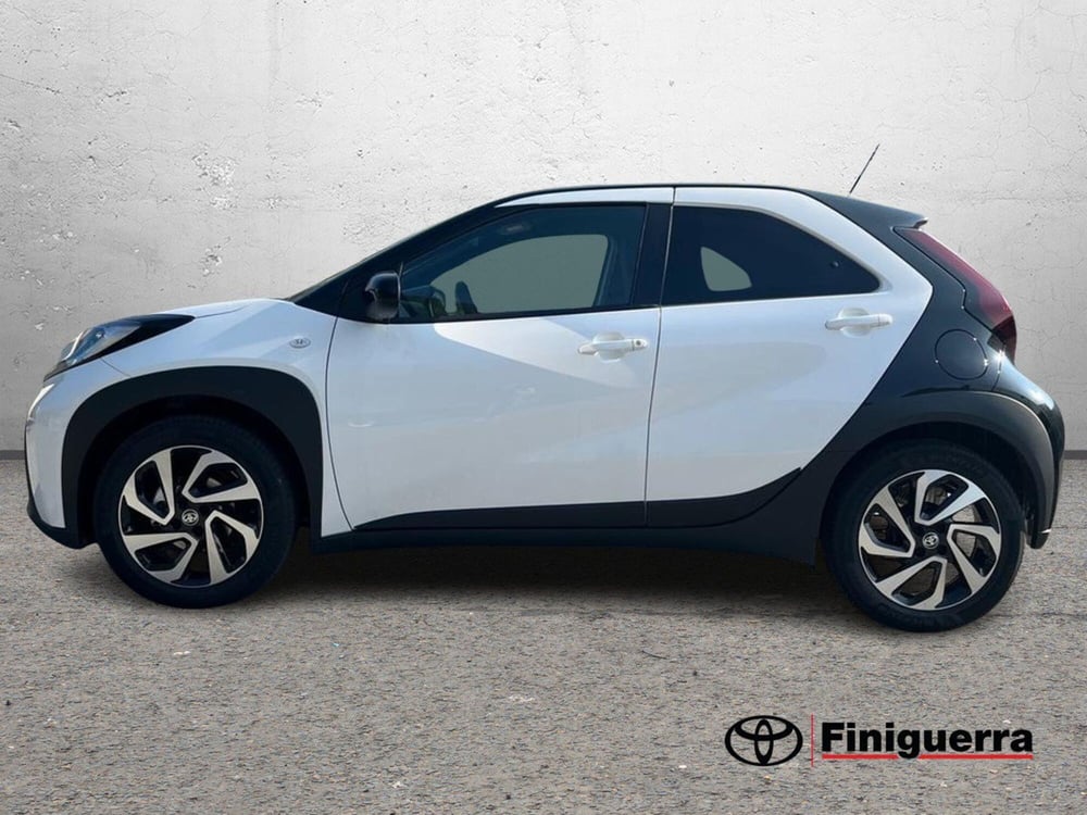 Toyota Aygo X nuova a Lecco (6)