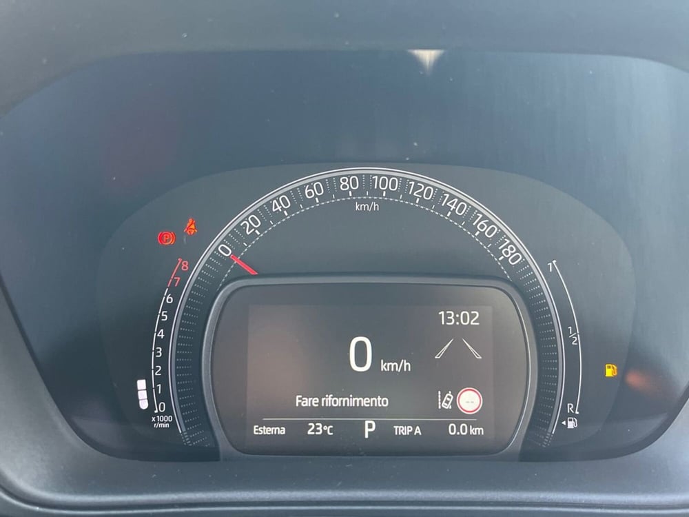 Toyota Aygo X nuova a Lecco (9)