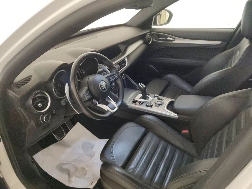 Alfa Romeo Stelvio usata a Alessandria (6)