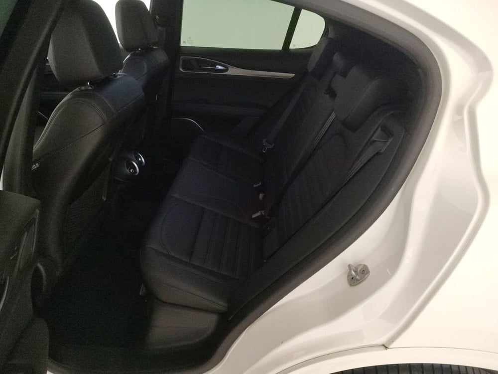 Alfa Romeo Stelvio usata a Alessandria (7)