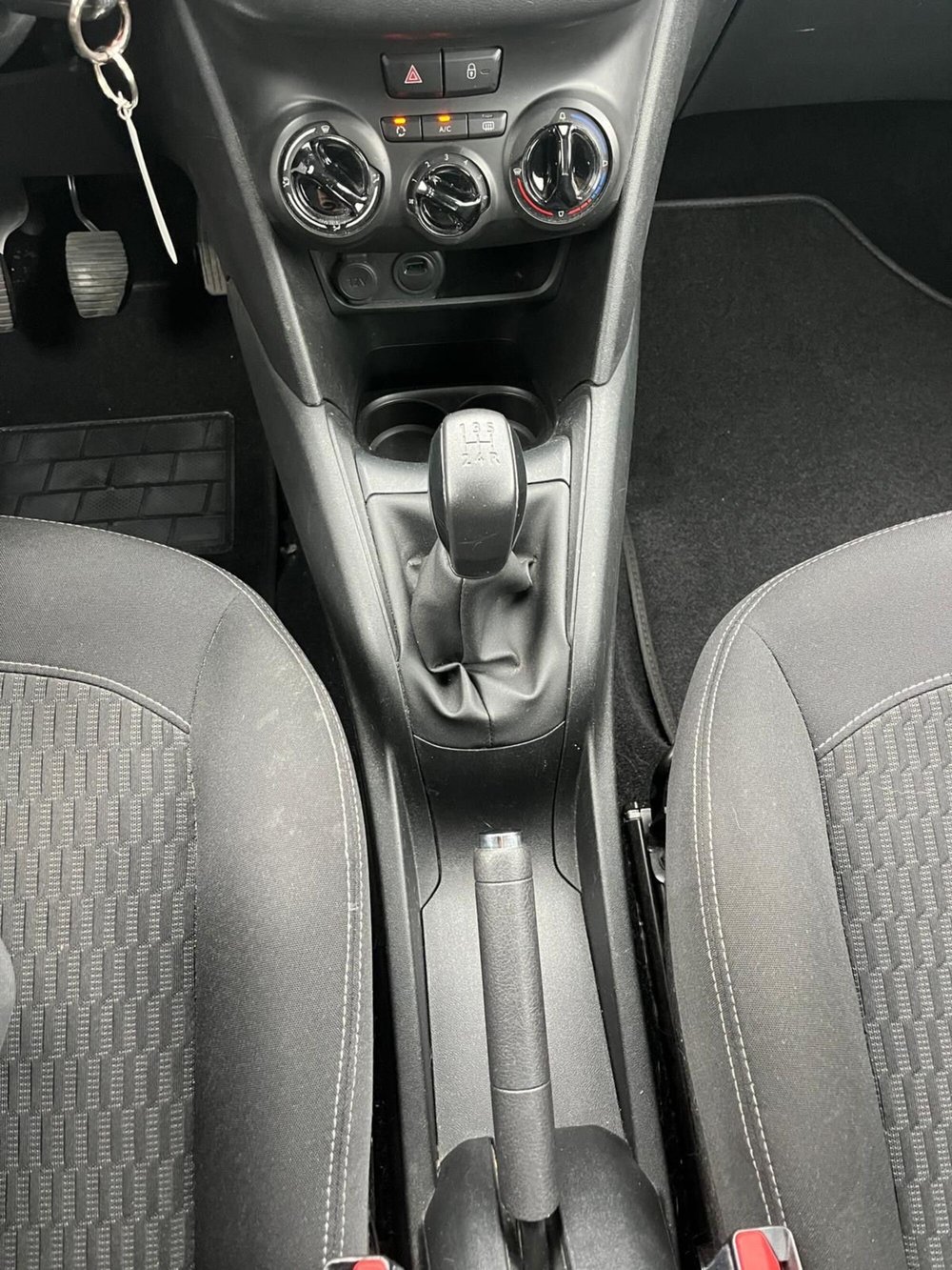 Peugeot 208 usata a Milano (17)