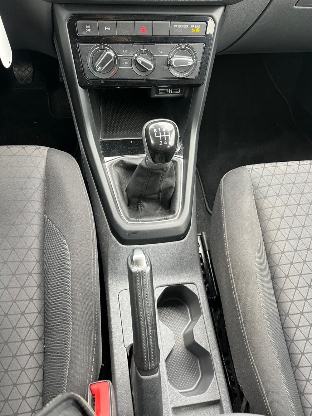 Volkswagen T-Cross usata a Milano (17)