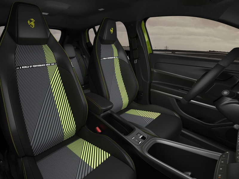 Abarth 600e nuova a Caserta (4)