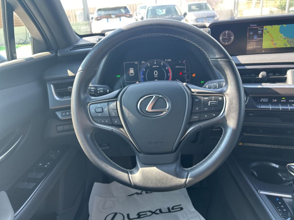 Lexus UX usata a Siracusa (10)