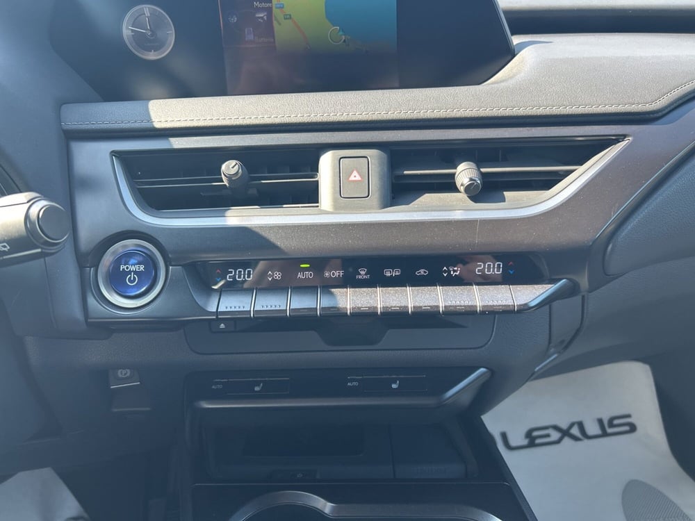 Lexus UX usata a Siracusa (12)