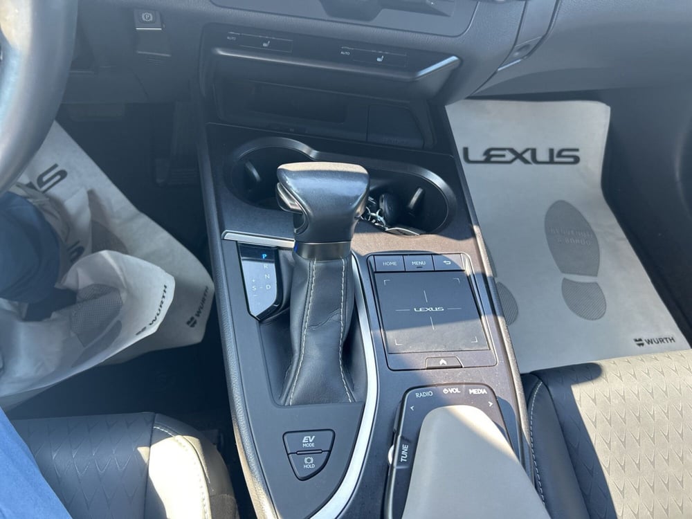 Lexus UX usata a Siracusa (15)