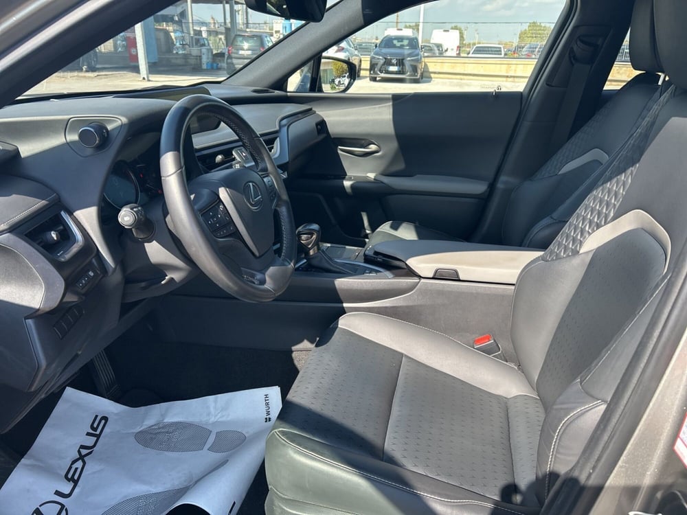 Lexus UX usata a Siracusa (8)
