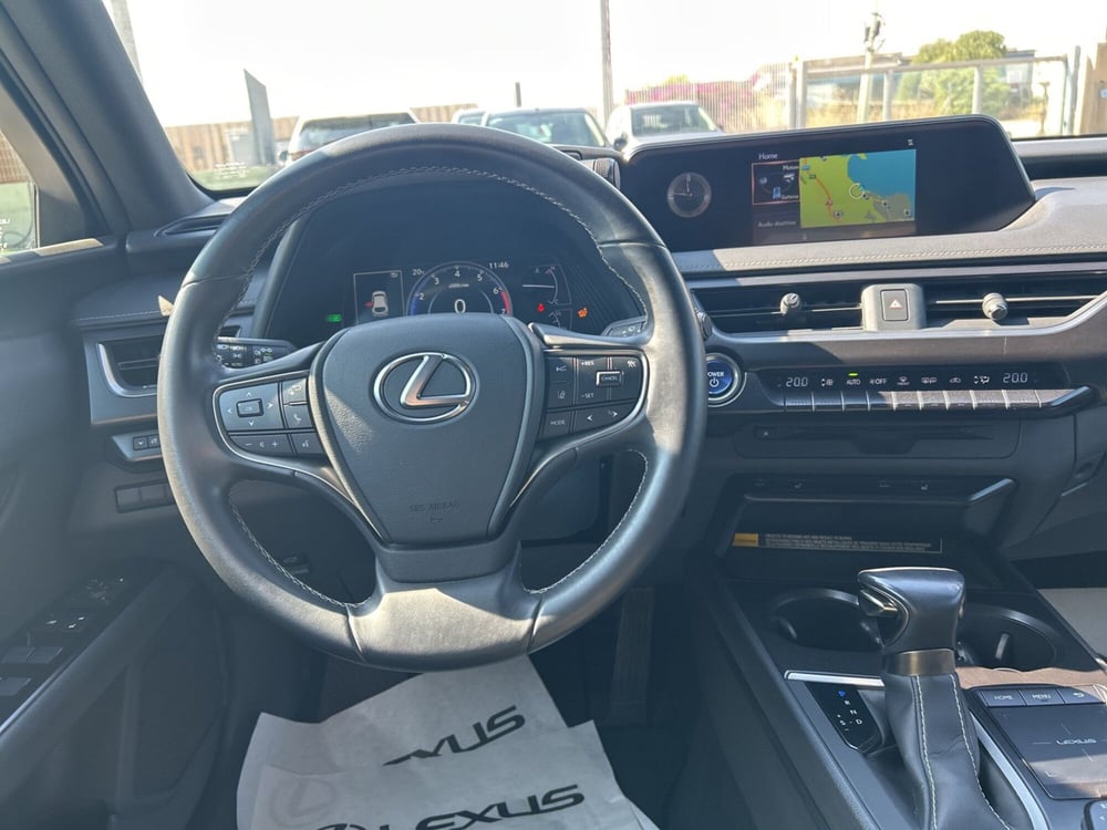 Lexus UX usata a Siracusa (9)