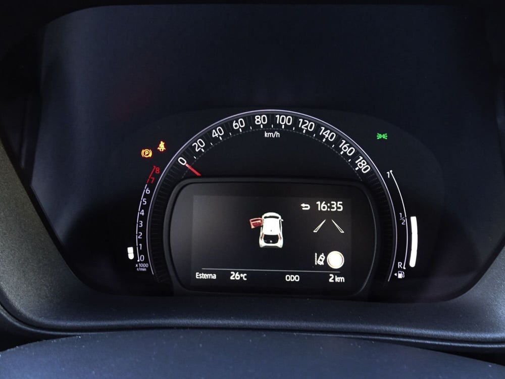 Toyota Aygo X nuova a Treviso (15)