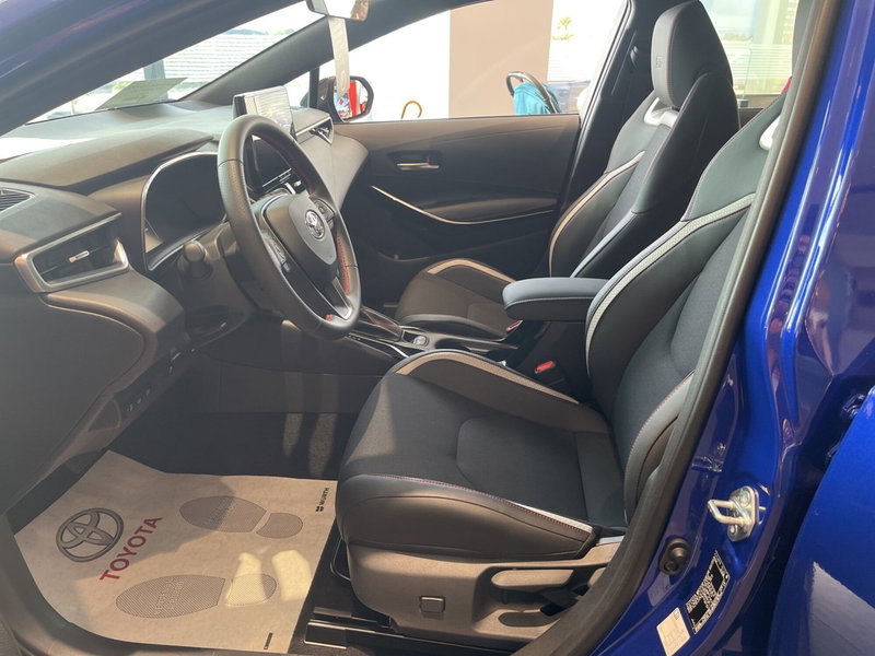 Toyota Corolla Touring Sports nuova a Catania (9)