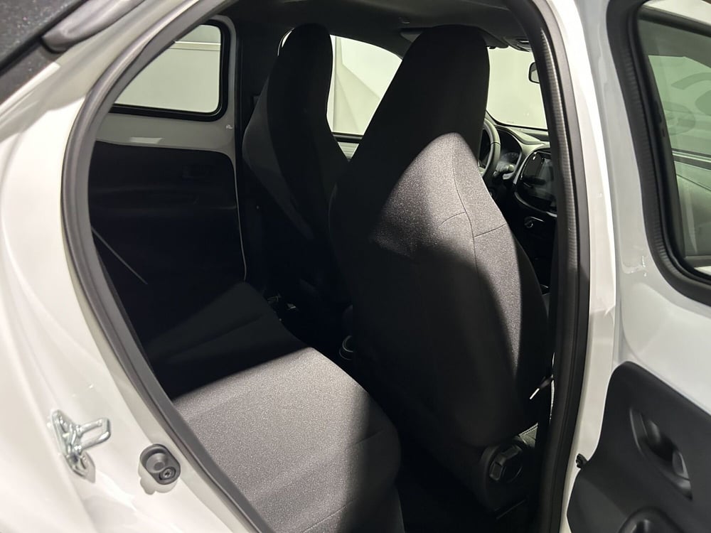 Toyota Aygo X nuova a Milano (14)