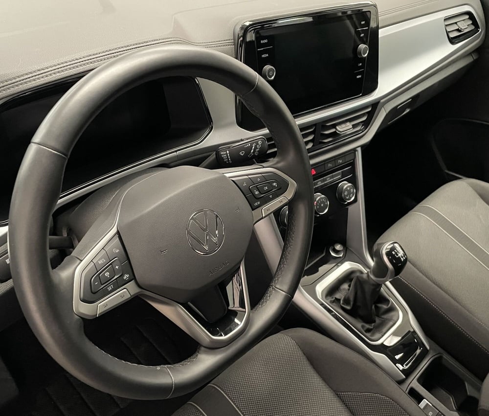 Volkswagen T-Roc usata a Novara (17)