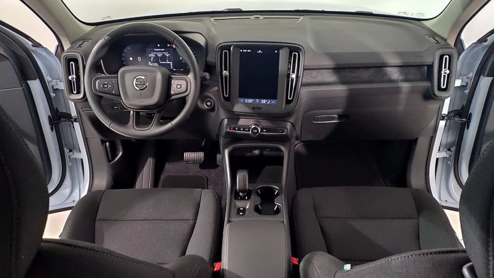Volvo XC40 nuova a Como (5)