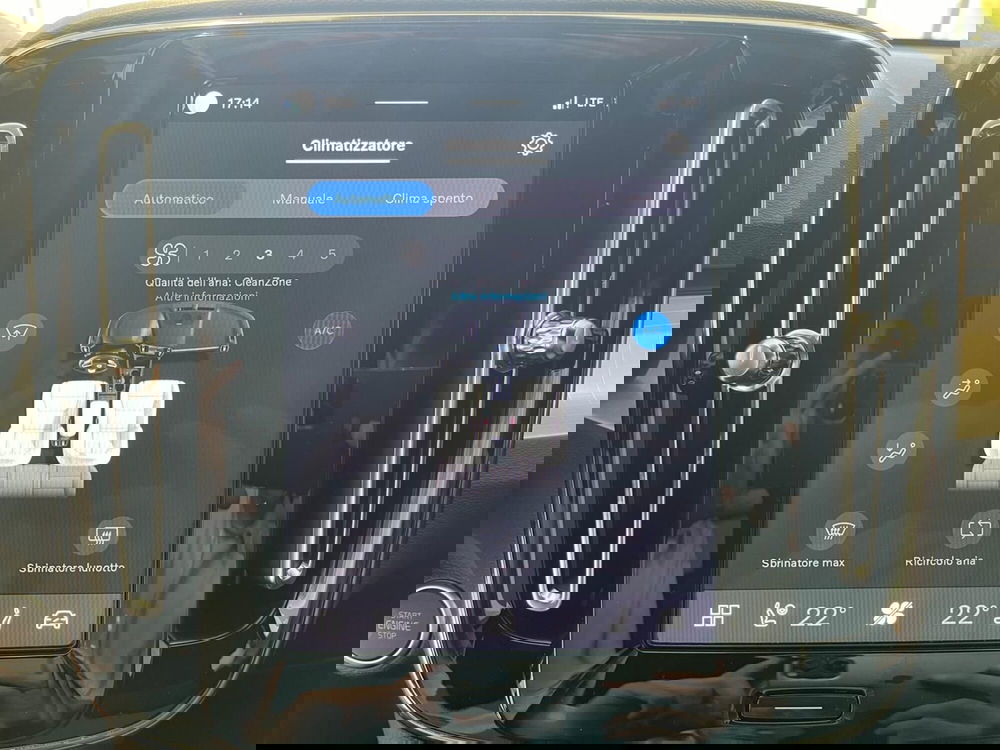 Volvo XC40 nuova a Como (14)