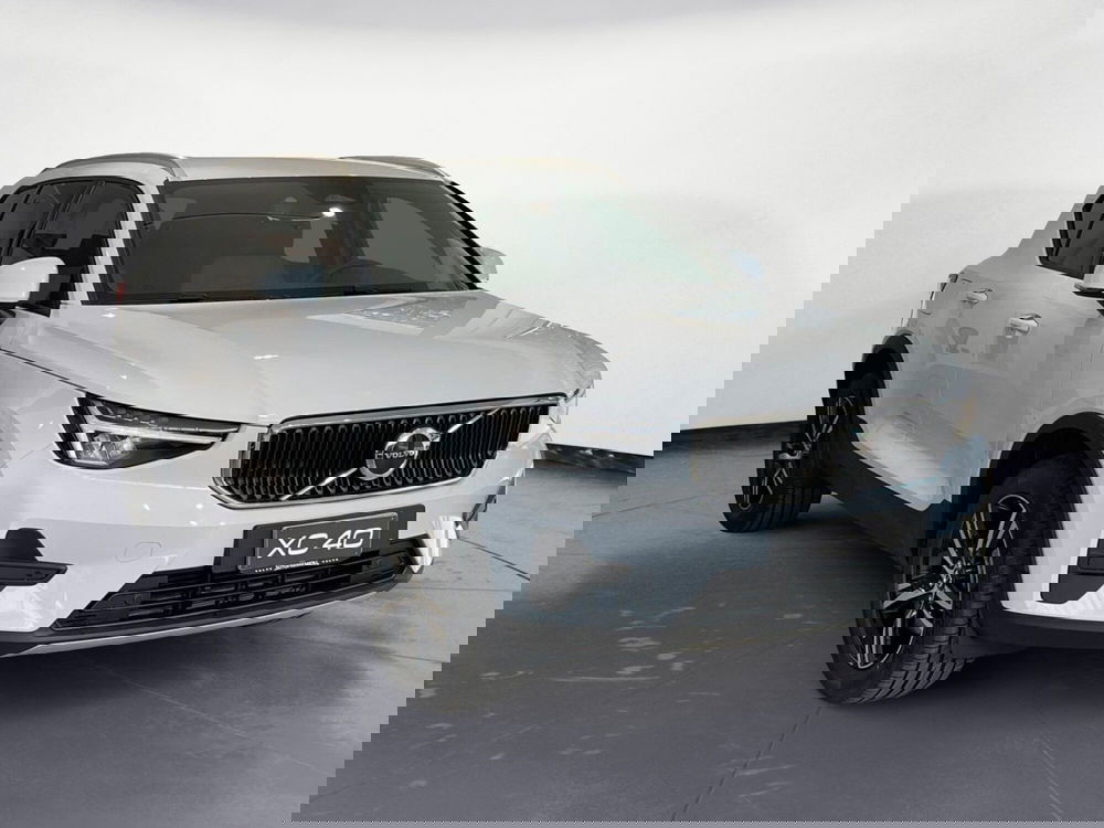 Volvo XC40 nuova a Como (3)