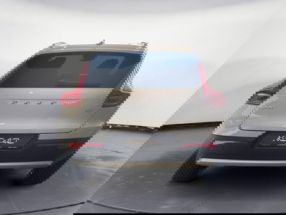 Volvo XC40 nuova a Como (4)